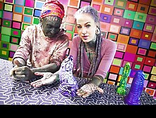 Anuskatzz and Lily's unboxing video