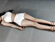 2/4Chinese girl limp doll play