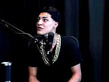 He went for an exam and met Elisa Sanches,  he's known wherever he goes,  and he was the first to punch Belinha Baracho in the rib