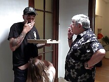 el corneta de mi marido no puede ver como le soy infiel con el pizzero