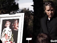 Alt teen Marley Brinx screws with a widower