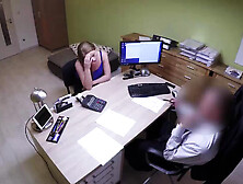 VIP4K.  Chica inexperta pasa casting sexual en agencia