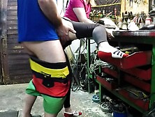 Ruchanko sąsiadki w garażu,  Ona lubi ten sport i sperme na dupci