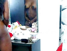 Big booty ebony masturbates solo