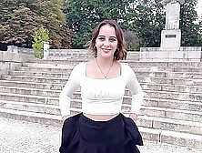 Nauka Historii Z Chuda,  Piekna Polska Turystka W Szczecinie - Okazala Sie Byc Dobra W Ruchaniu