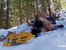 Ersties - Heiï¿½Er Squirt Mit Analplug Abseits Der Ski-Piste