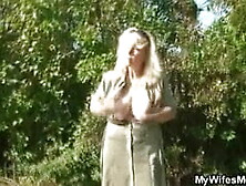 He screws his old mother in law outdoor