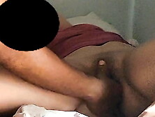 Dedilhando a buceta e o cu da Bailey