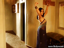 Presents Gorgeous Indian Milf Stripping Sensually