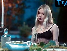 Aleyna Tilki Sexy Scene in Aleyna Tilki Die One Day In My Place