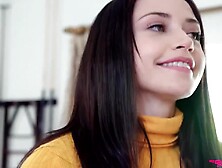 Avi Love,  Paisley Bennett - Thanksgiving Is For Creampies