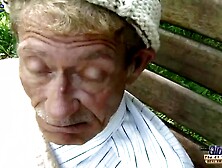 Opa f&uuml;llt dem Fickst&uuml;ck den Arsch