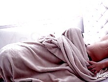 Horny Pinay College Girlfriend Wakes up BF in the Morning