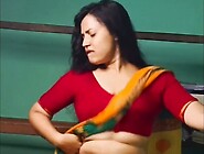 Take the hot young girl of Indian village to the forest and kissed his cheeks and his