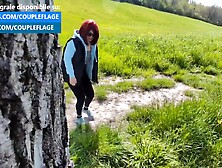 Pompino rischioso all'aperto a un guardone sconosciuto