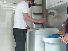 Raquel Exibida Casada Safada Provocou O Tecnico De Maquina