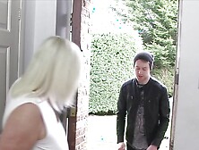 Mature granny fucks british army soldier after barracks without condom