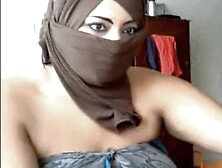 Pakistani Sexy Lady Turns Into An Adult - Cam Model