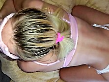 Adeline, coquine et avide d'anal, ne peut pas résister à un mauvais garçon.