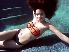 Cici Lion under water fetish solo