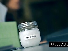 Hawt wife Siri Dahl gets her constricted cunt creampied at the fertility clinic and lastly get preggo