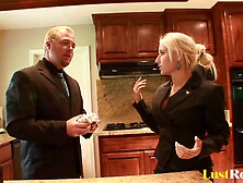 Businessman is happy to make Sammie Spades's pussy pulsate