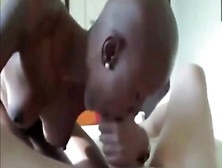 Glatzen-Negerin zur Ficknutte abgerichtet!