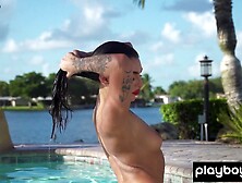 Smokin' Hot Bombshell Strips Down to Show Off Her Perfect Body