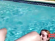 NABO FANGET SKINNENDE DYPNING I MIN POOL