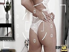 Rim4K Model Thinks A Rimjob Is Exactly What The Photographer Wants