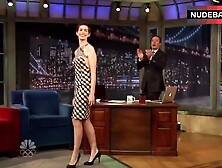 Anne Hathaway Side Boob – Late Night With Jimmy Fallon