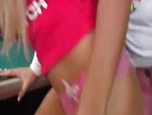 Loiras vão mimar suas bucetas na mesa de bilhar