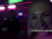 Siswet in disco benibomber with open crouch