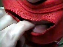 Deborah sucking on her fingers and biting her nails suce ses doigts