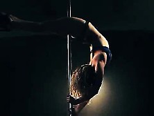 Poledancer Diga Julie