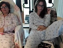 French Mother & Daughter broadcast together on the webcam