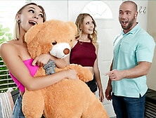 Le Sorellastre Competono Per L'enorme Cazzo Del Fratellastro