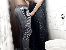 Bathroom Sex Alluring Aunty With Very Yang Bf Taking Bat