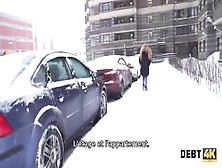 Debt4k.  Une Rousse Sait Comment Calmer un Agent De Crédit En Ayant