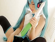 Miku Cosplayer Masturbates