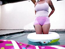 sex with my sister-in-law in the pool (it ended in a squirt)