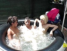 interview yacuzzy Nora lara rat