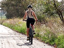 Risky Outside Anal Sex near Road Cyclist get a Bombshell