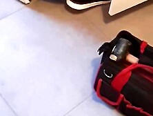 Vagabunda transa com uma máquina de sexo