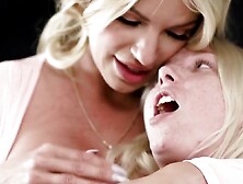 Busty Raechel Cavalli and Reagan Foxx scissor until dripping