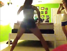 Teen Booty Twerking