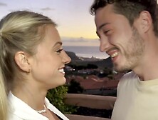 Alice cracks with excitement - Jacquie et Michel TV