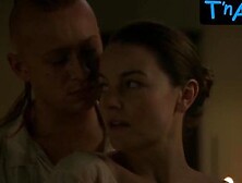 Izzy Meikle-Small Sexy Scene In Outlander