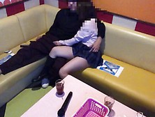 Ｐ活活女子高○生の綺麗な生足を見ていたら発情してカラオケ中で店員にバレないようにSexする38歳派遣社員。