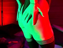 Teasing bitch is making her date super slutty - willing to get banged in het round booty!